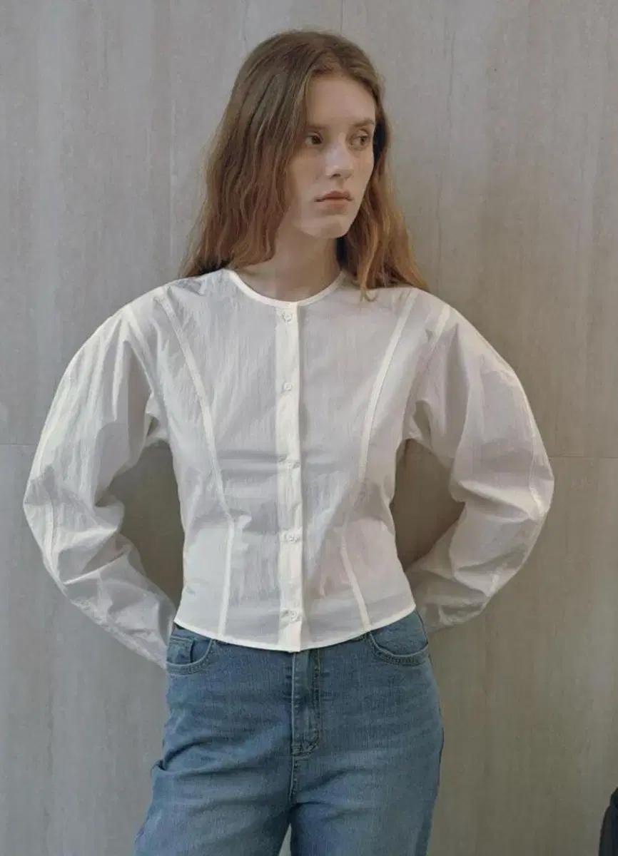 <새상품>아르카익 블라우스 판매합니다 10만원