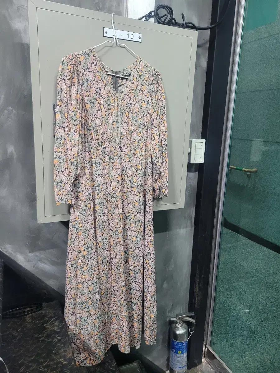 써스데이아일랜드 플라워 프릴 롱 원피스 S사이즈