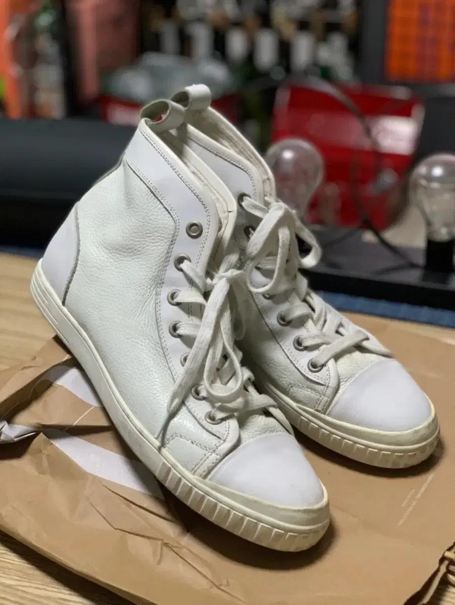 남자 270 흰색 스니커즈