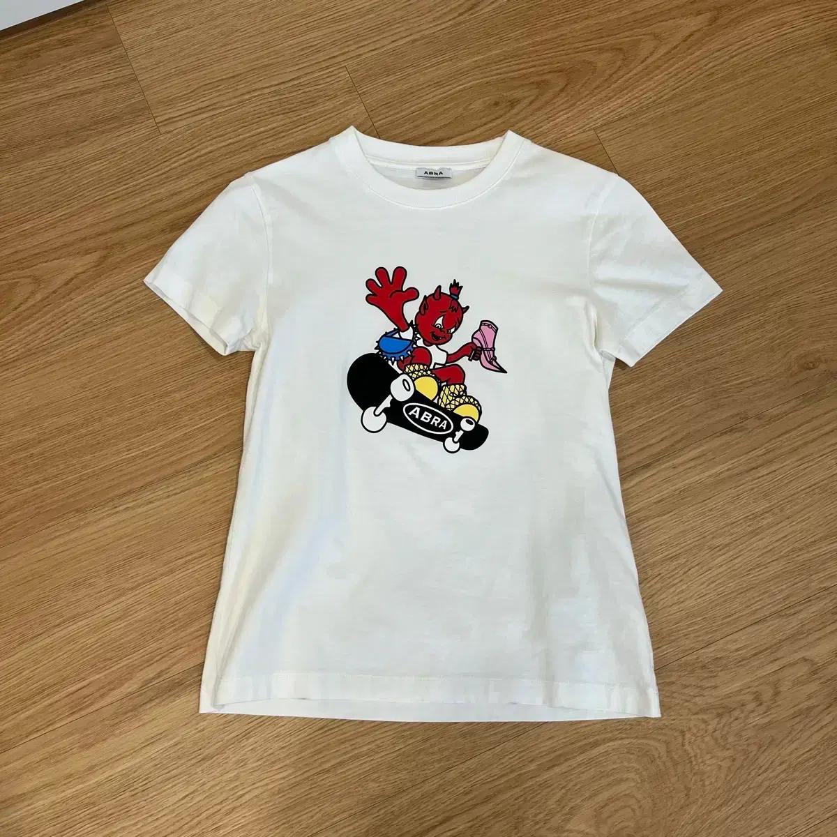 [s] abra 아브라 화이트 데빌 티셔츠