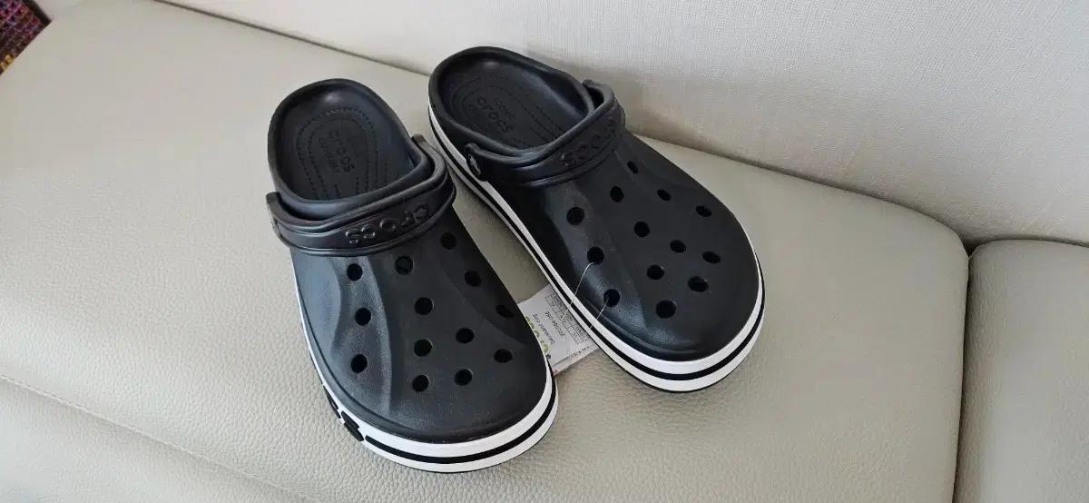 크록스 블랙 230