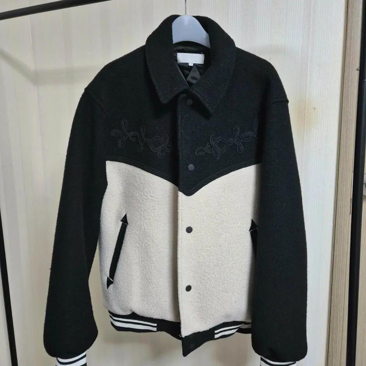 [새상품급/L] 24fw Kith 리본 칼튼 자켓