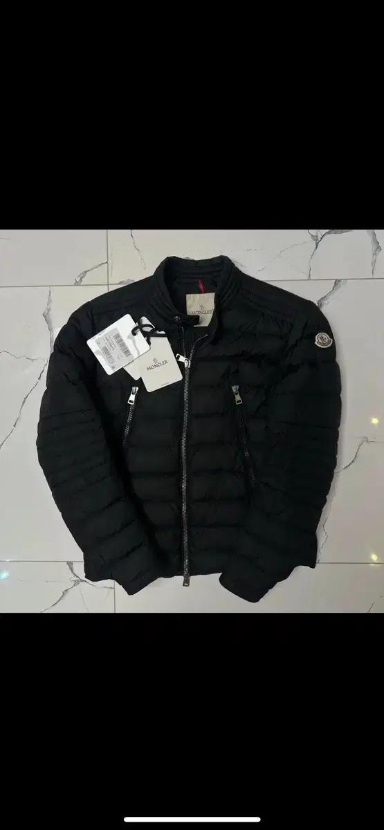 2사이즈 몽클레어 Amiot 아미오 쇼트다운 재킷 경량패딩 블랙