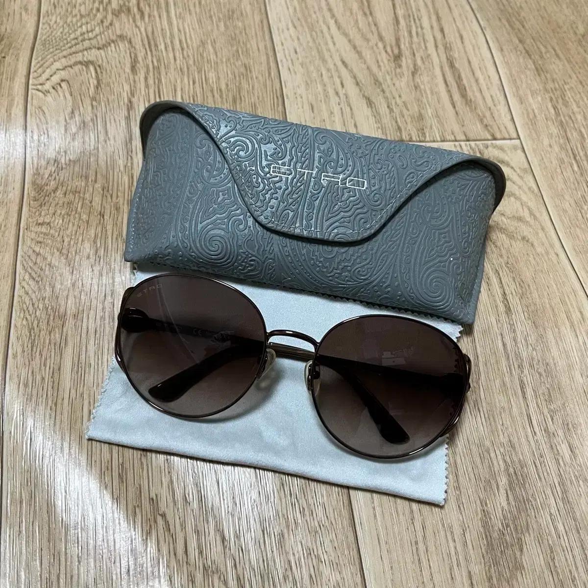 에트로 선글라스 판매합니다