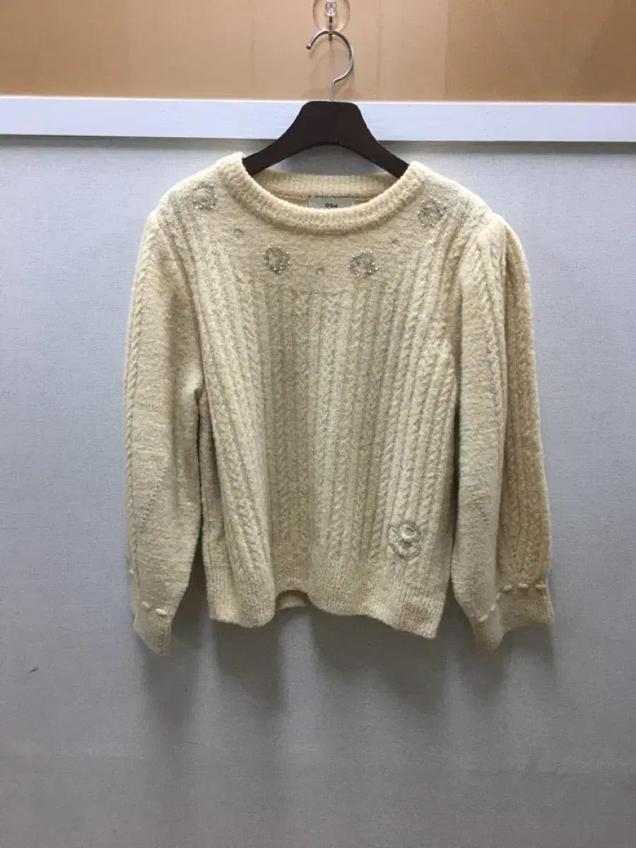 (FW22년)한섬 오즈세컨 정품 베이지 퍼프소매 울니트티셔츠