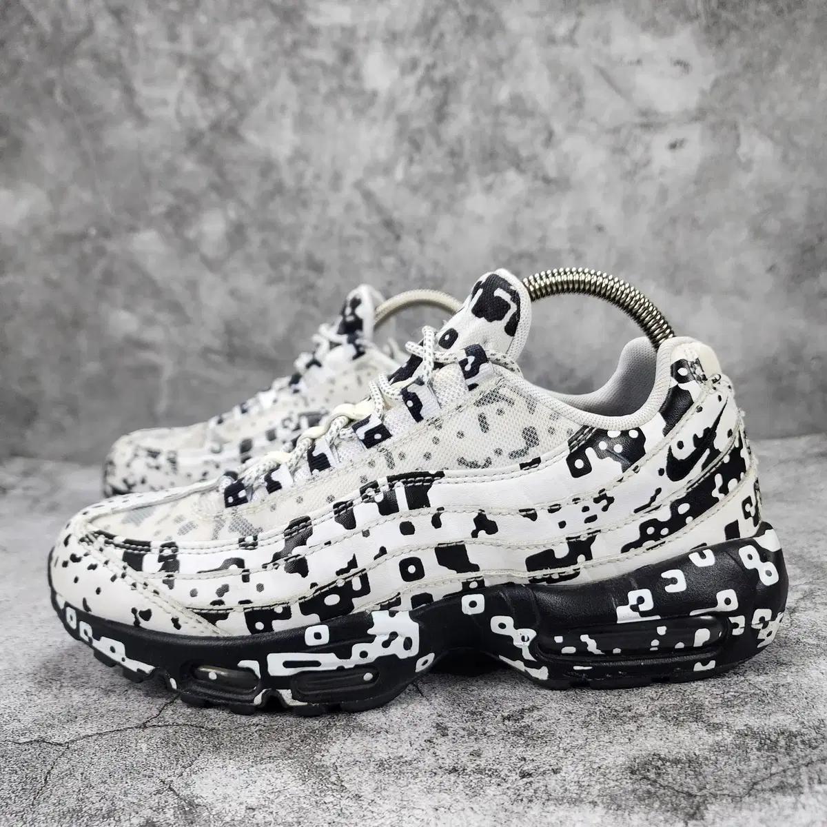 더블식스(정품)나이키 X 카브엠트 콜라보 에어맥스95 디지털 카모 260