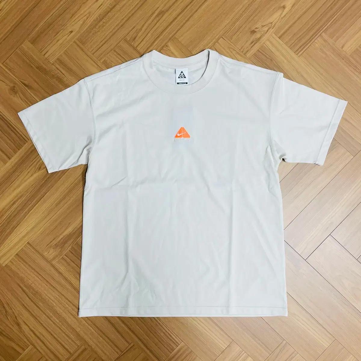 [나이키] ACG 렁스로고 L 반팔 티셔츠 연베이지