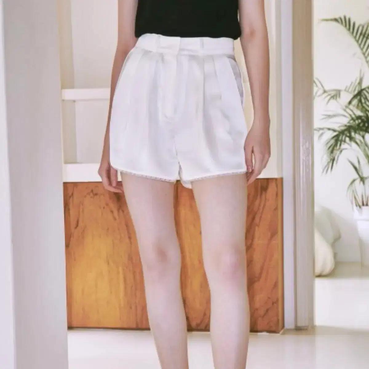 론론 레이스 새틴 쇼츠 판매합니다