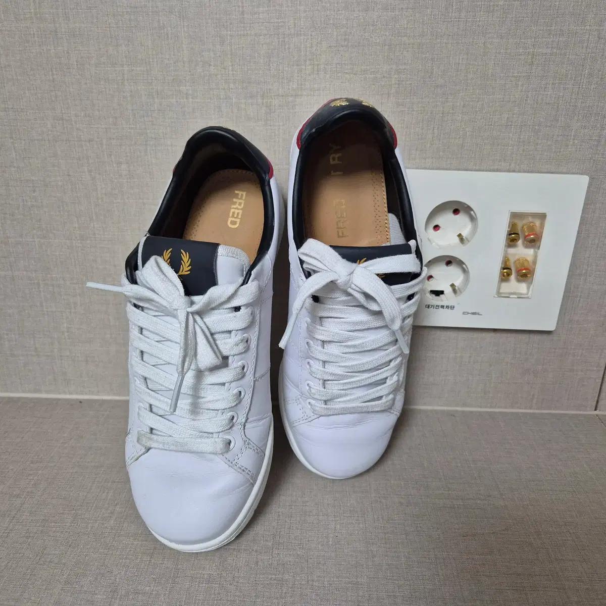 230)프레드페리 B722 레더 탭 스니커즈  로우탑