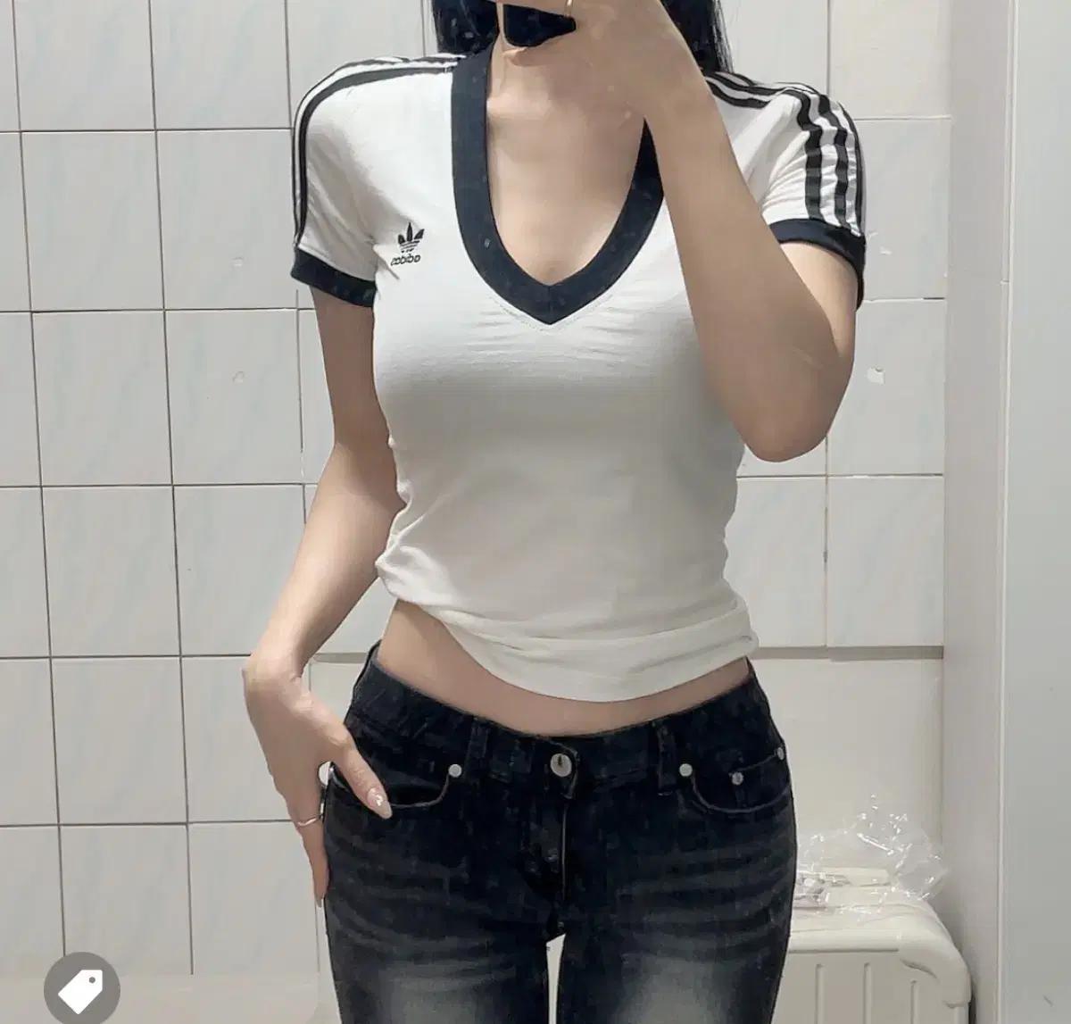 아디다스 브이넥 새상품