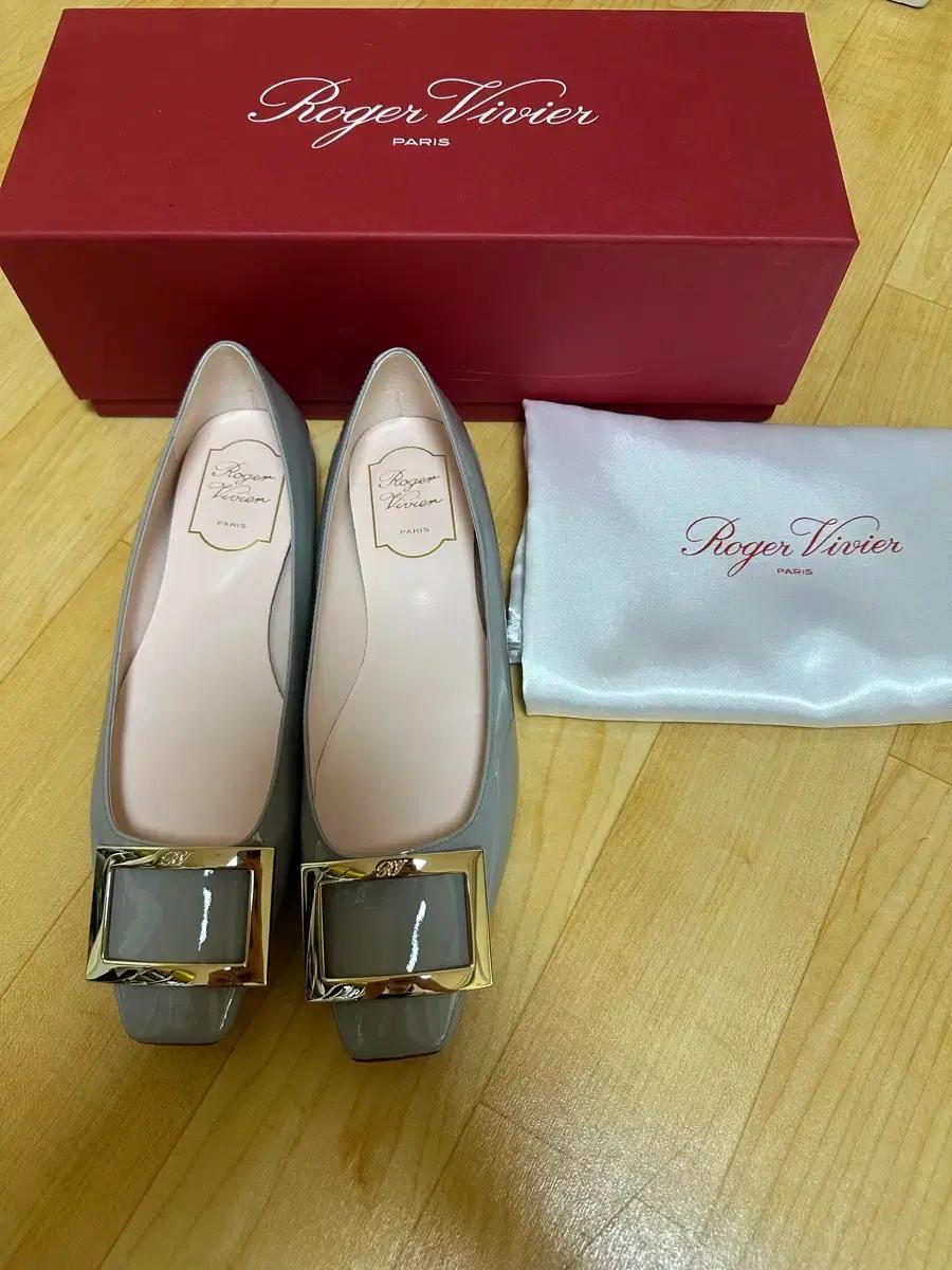 로저비비에 트럼펫 발레리나플랫 37(매장가 113만원)