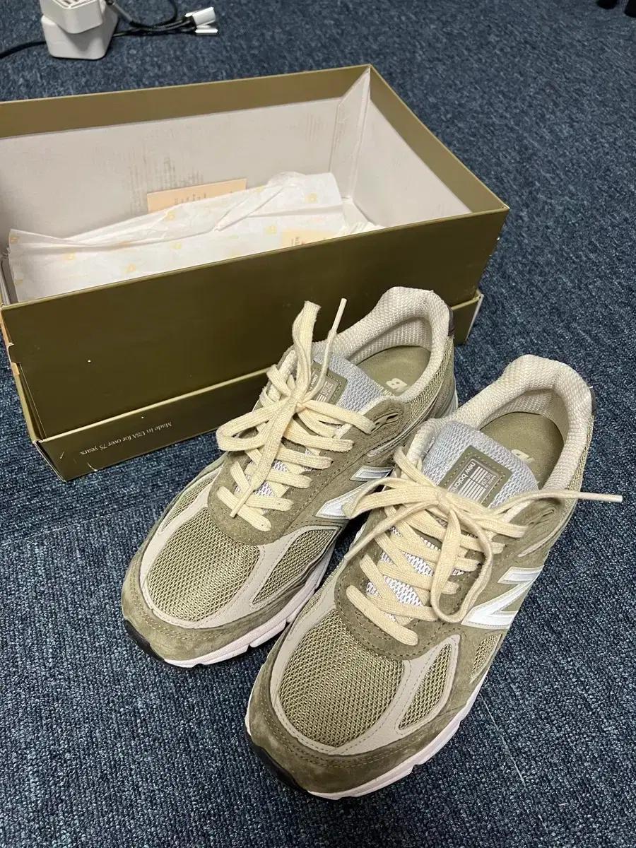 뉴발란스 에메레온도르 올리브 990v2