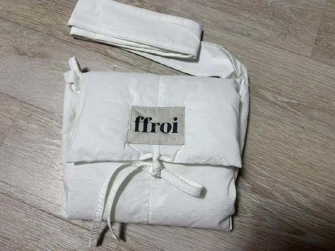 프루아 브리즈백 화이트 ffroi