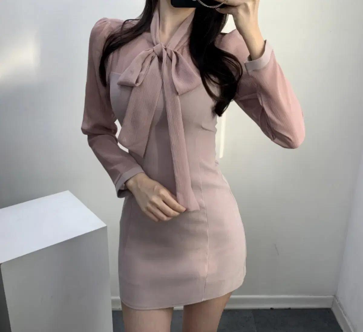 에이블리 리본 스카프 타이 핑크 쉬폰 원피스 하객룩