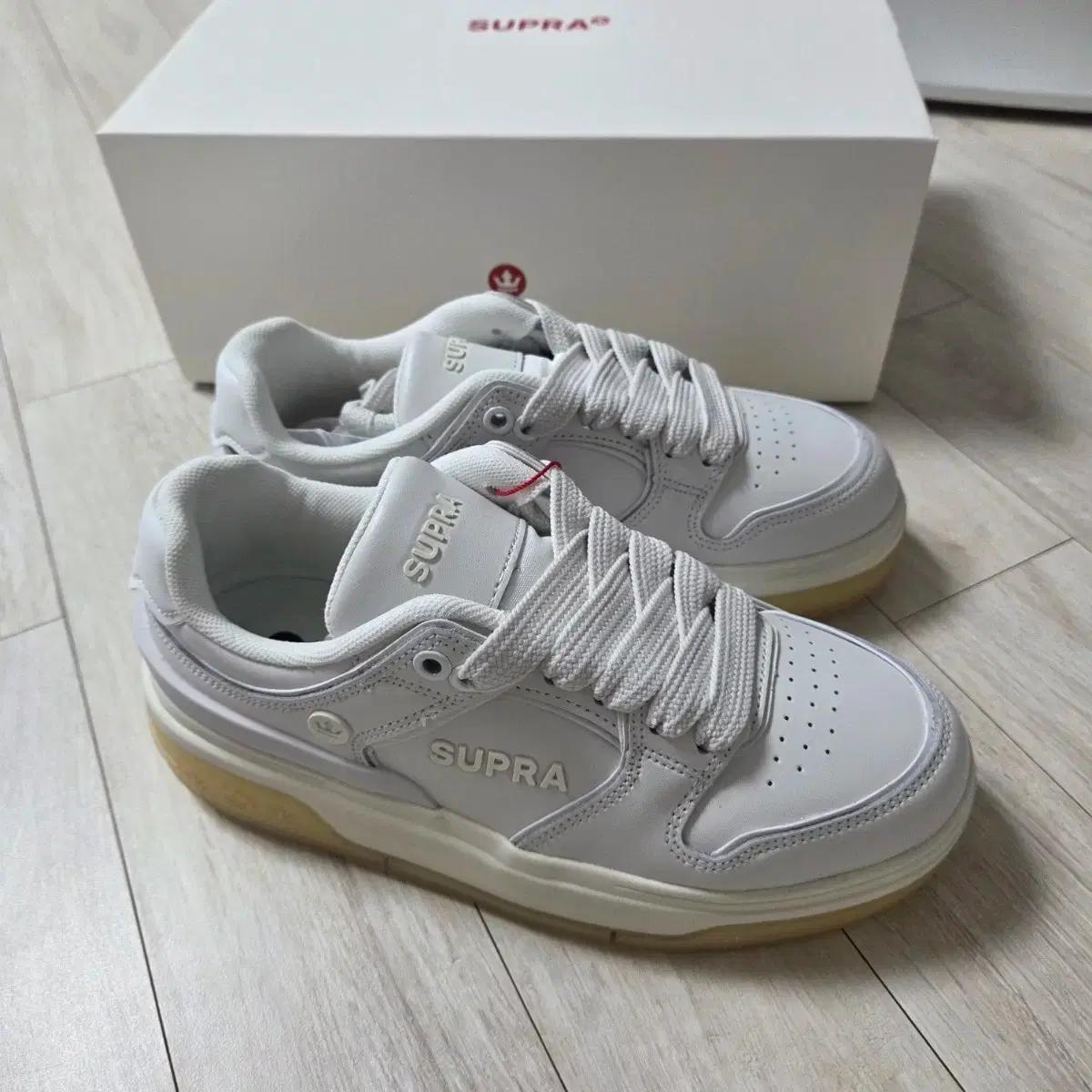 (새상품)수프라 SUPRA 베이더 X 화이트 240 여성운동화