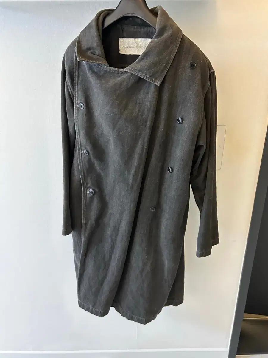 andrew driftwood hospital coat 구매합니다!