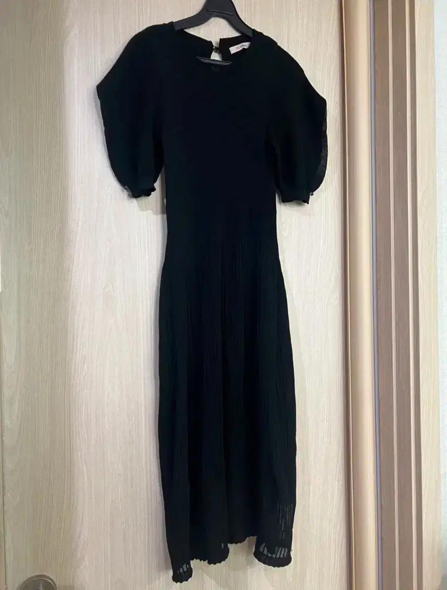 씨씨콜렉트 퍼프 트임 소매 니트 롱원피스 골지