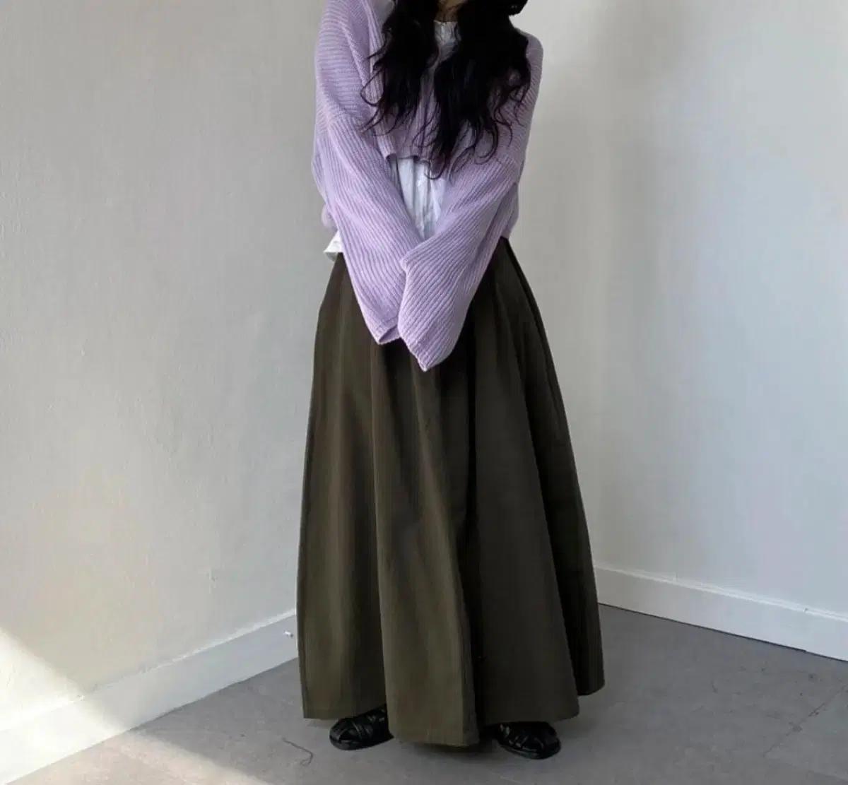 코튼 세미 정장핏 뒷밴딩 블랙 롱 스커트