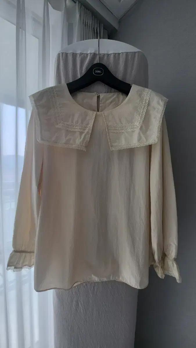 레이스 카라 봄 데일리 퍼프소매 블라우스