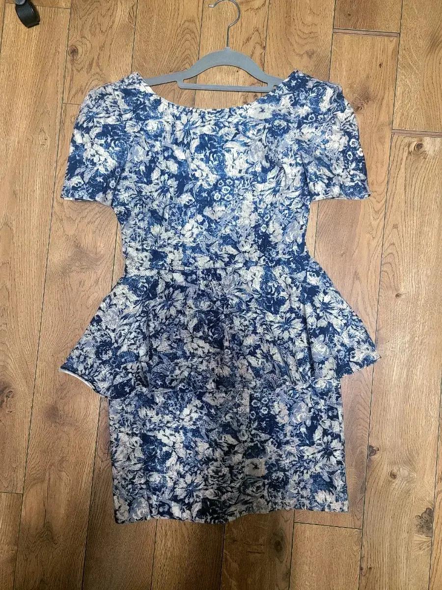 타이트핏 플라워패턴 미니원피스