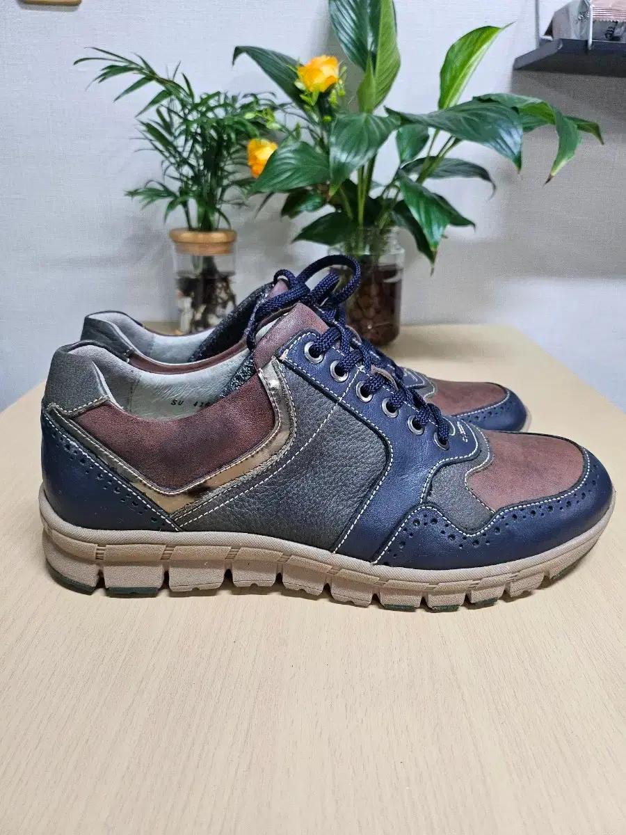 새제품 멜빈 바이 탠디 스니커즈  250E (인솔제외시4만)