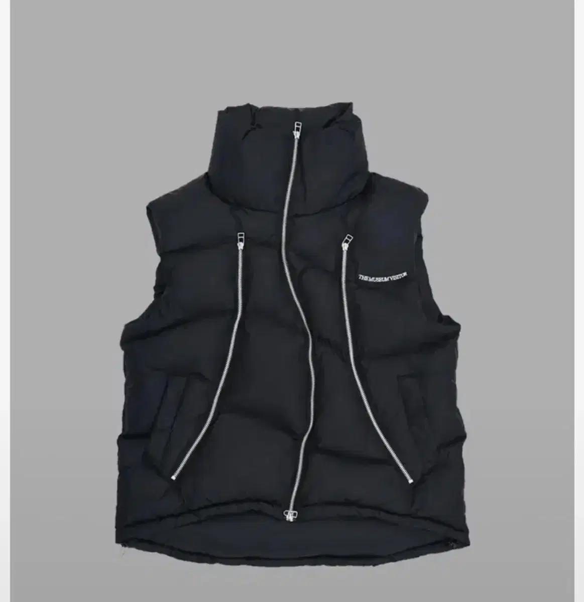 더뮤지엄비지터 패딩조끼