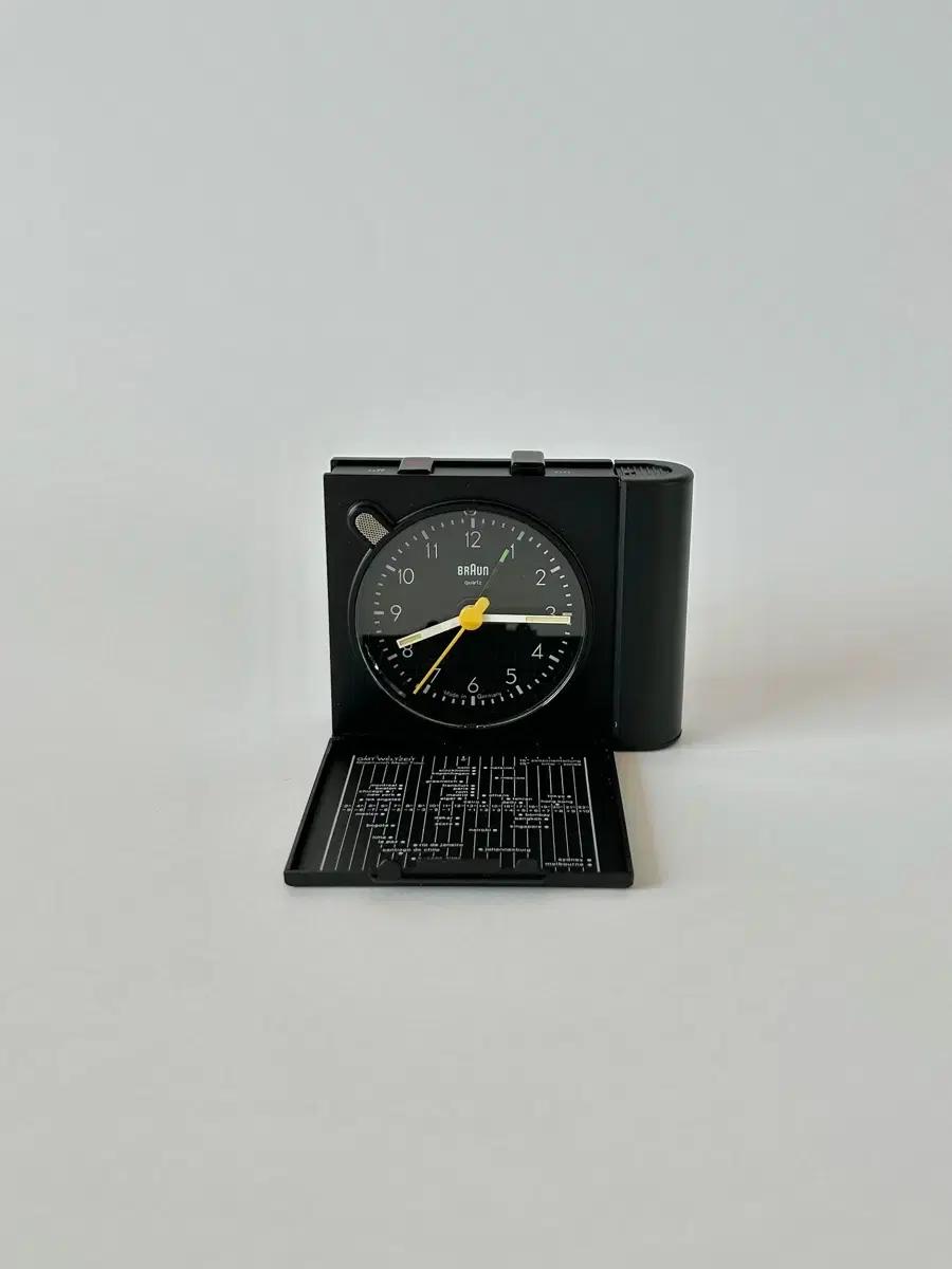 [희귀/새제품] 90s Braun 여행용 탁상 시계 디지털 알람 클락