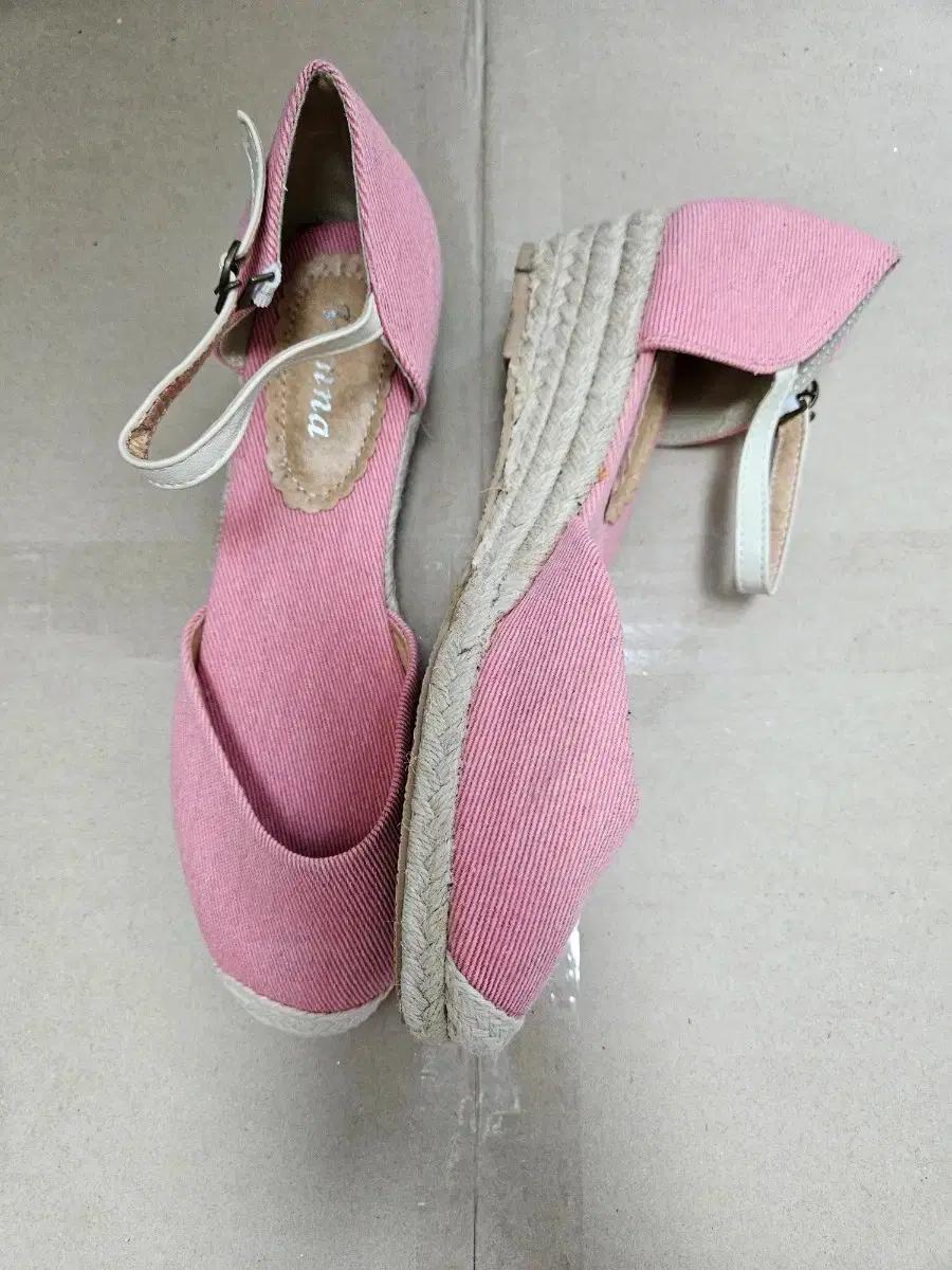 급매 새상품) 스트랩 에스파듀 웨지힐 샌들 슬리퍼 여성 구두 하이힐245