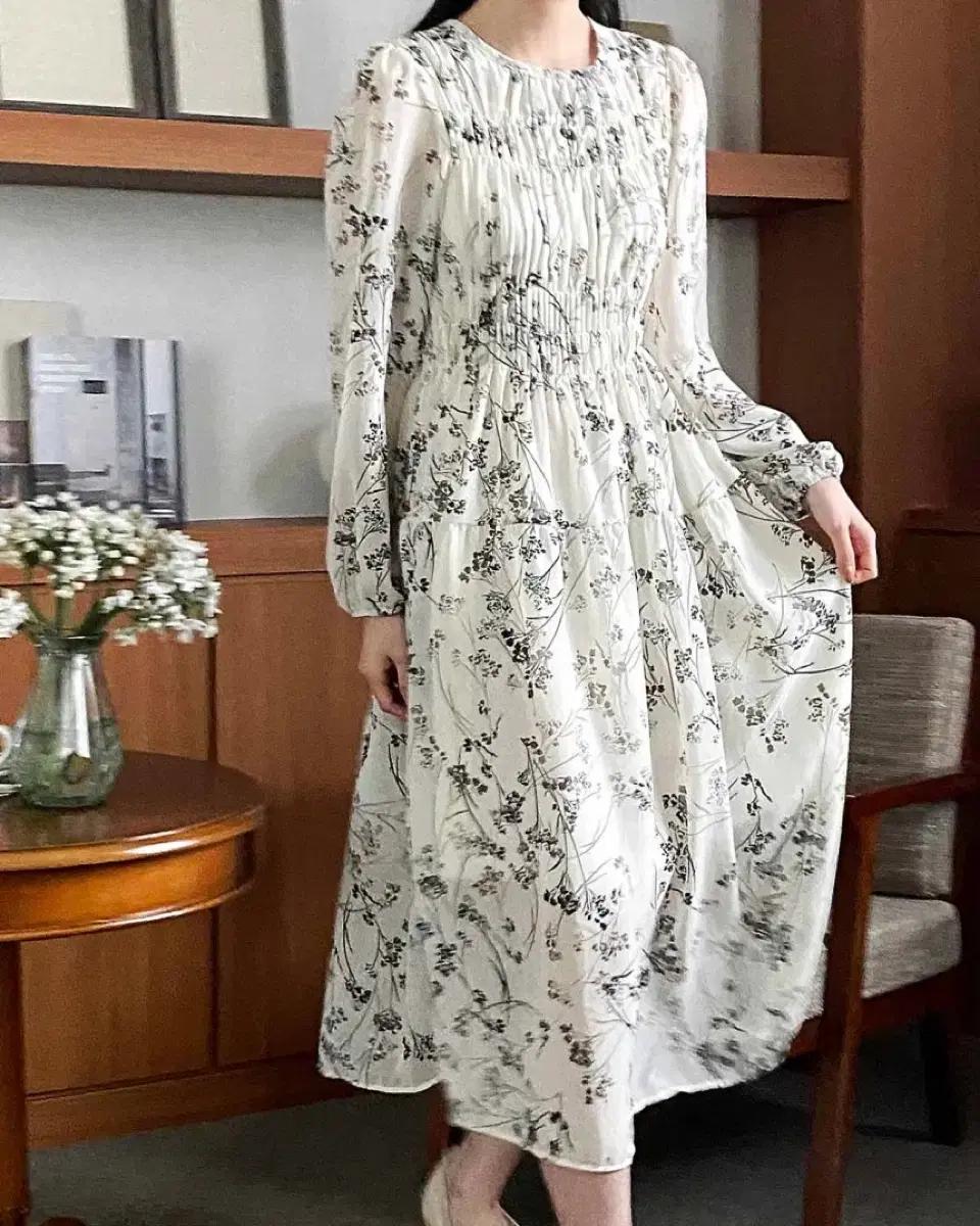 [새상품] 나염 플라워 쉬폰 롱 원피스 라운드 스모크밴딩 시스루 봄하객룩