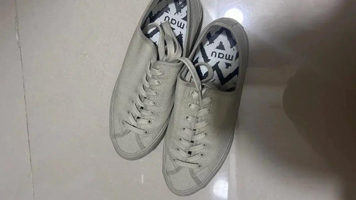 mou 스니커즈 베이지 260