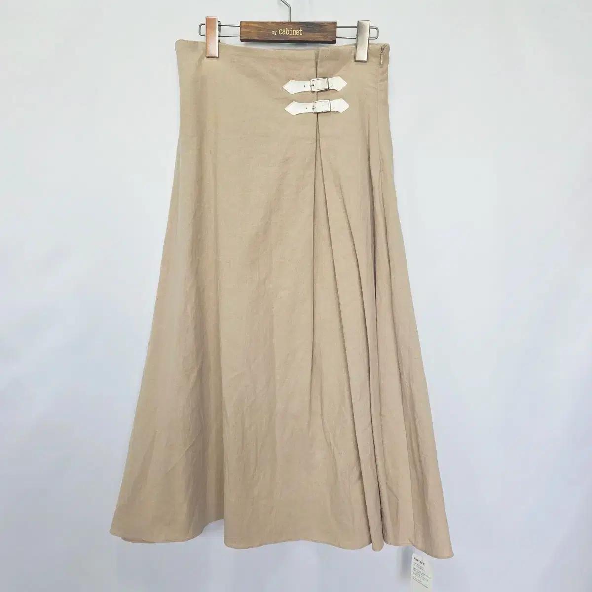 여성 택상품 베이지 더블 버클 플레어 롱스커트 M