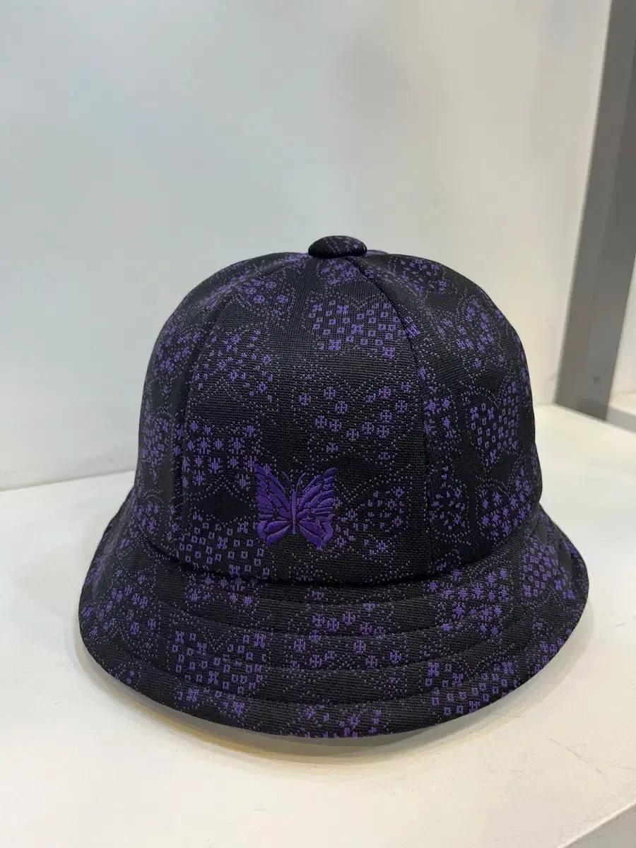 니들스 버킷햇