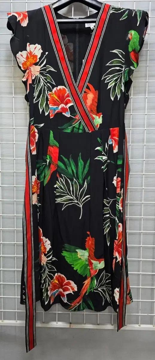 끌로디피에로 민소매 쉬폰 미디원피스 미사용