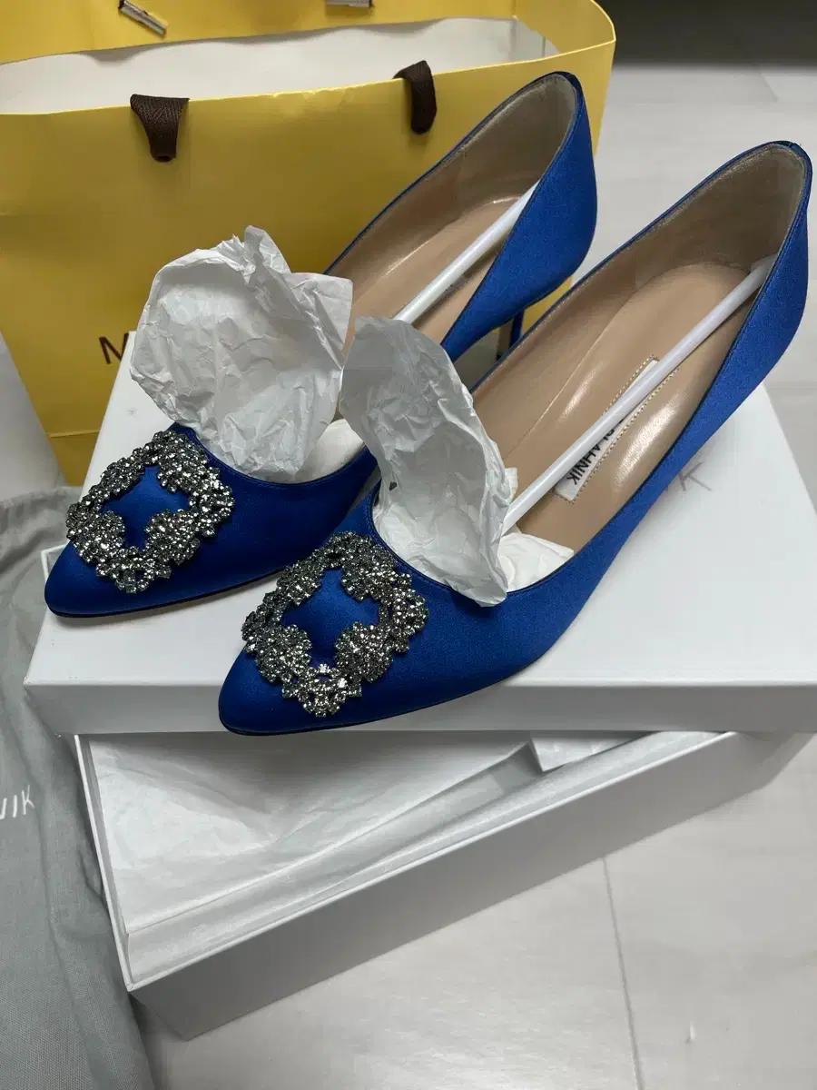 마놀로블라닉 한기시 블루 5cm 38 (250) 사이즈