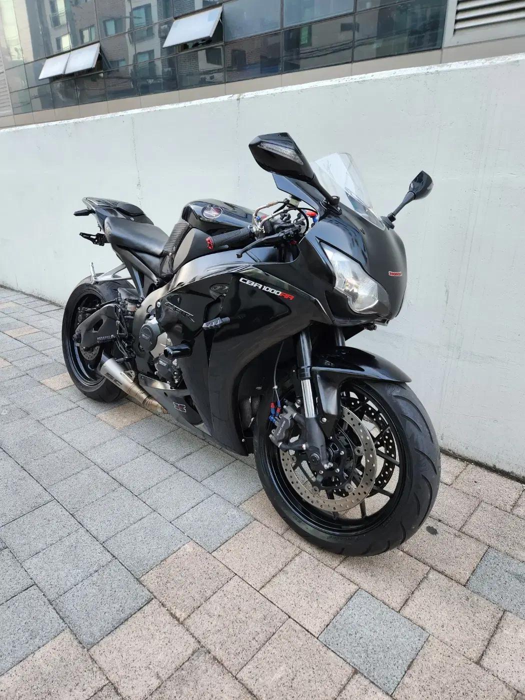 08년식 혼다 cbr1000rr 상태A급 판매합니다.