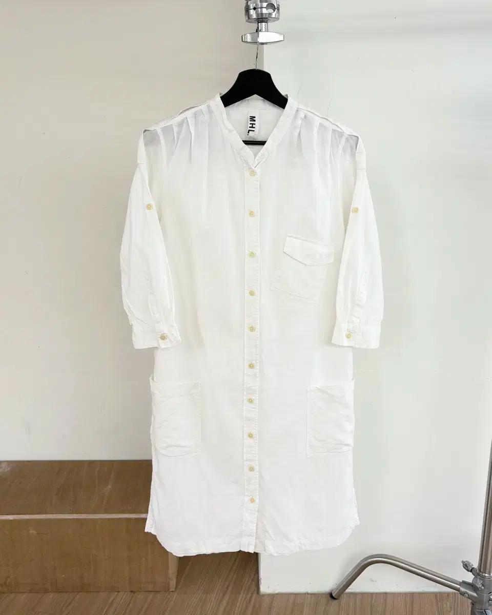 마가렛 호웰 화이트 포켓 코튼 리넨 미디 원피스