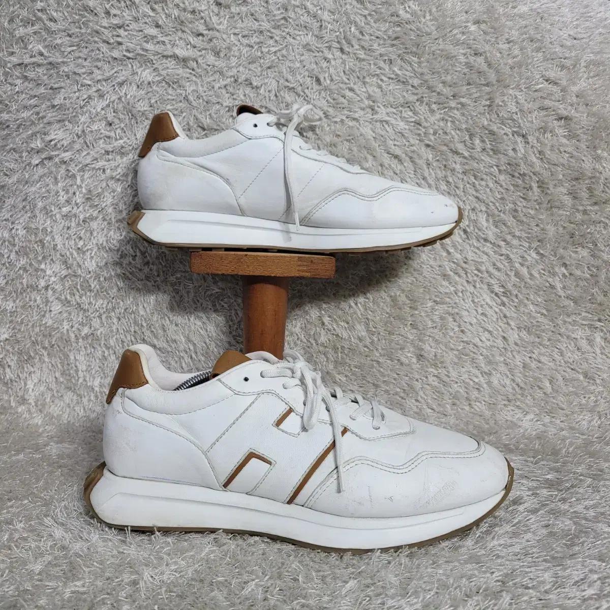 구제짱짱맨 UK6/250 HOGAN 호간 캐주얼 화이트 스니커즈