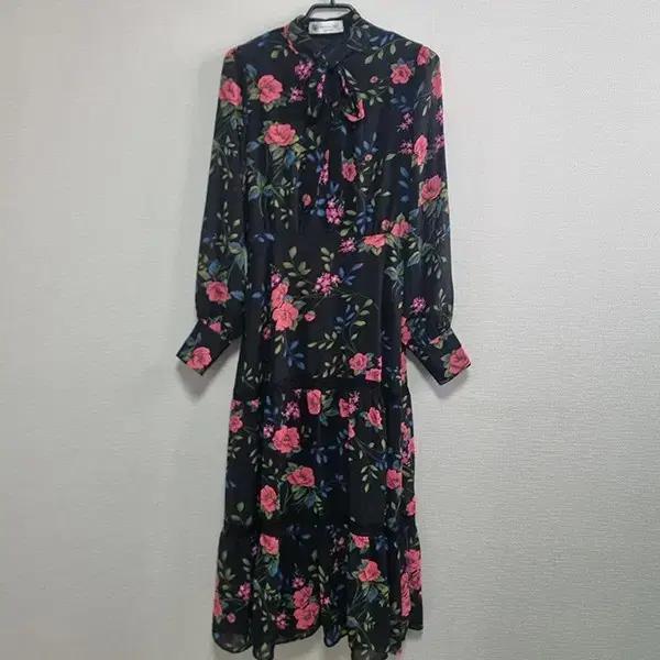 엣지있는 플라워 쉬폰 원피스 55사이즈