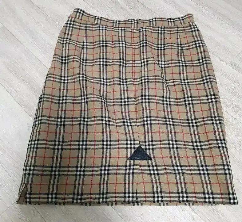 버버리 여성용 치마 판매합니다