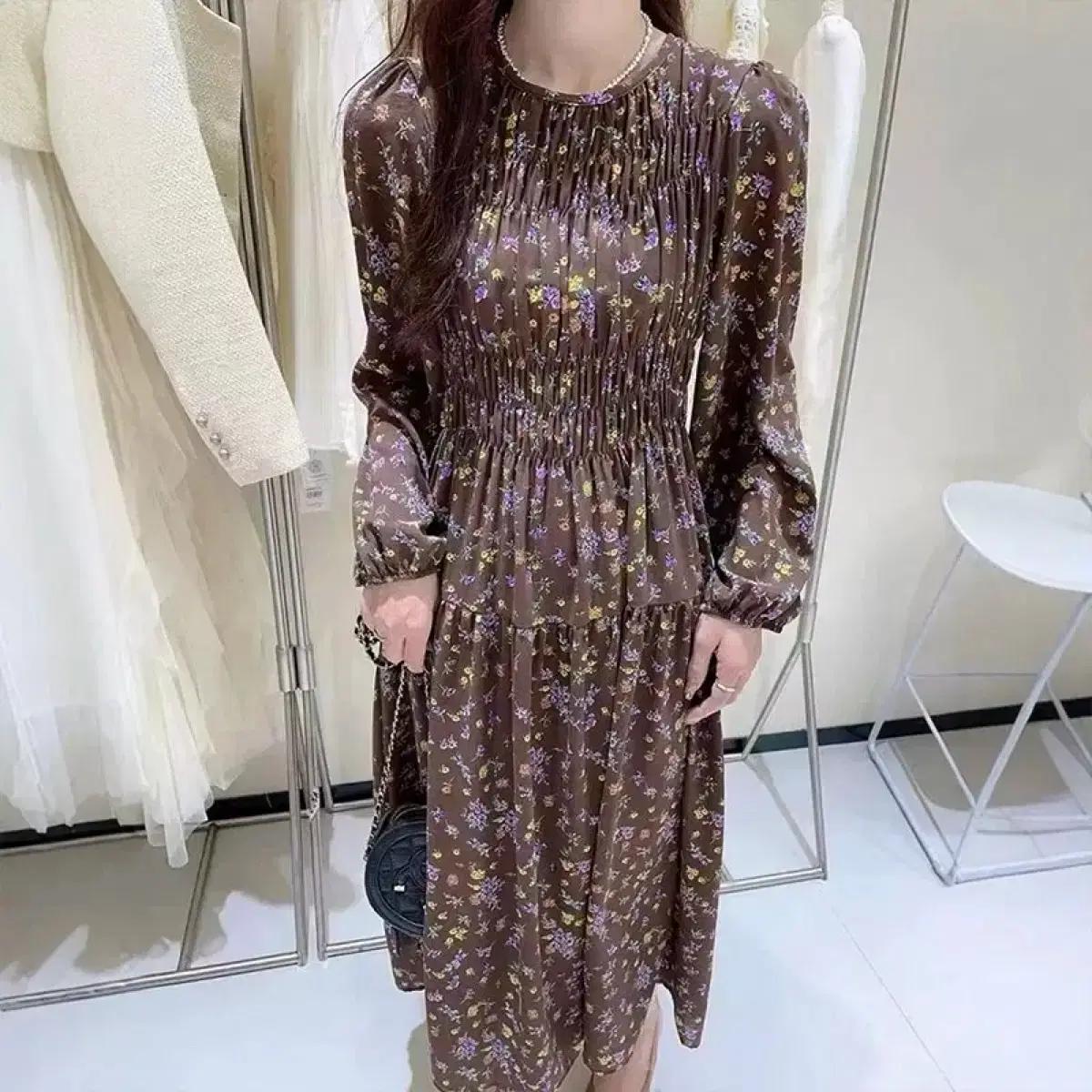 [새상품] 퍼프 셔링 스모크밴딩 쉬폰 플라워 플레어 롱 원피스 여행룩