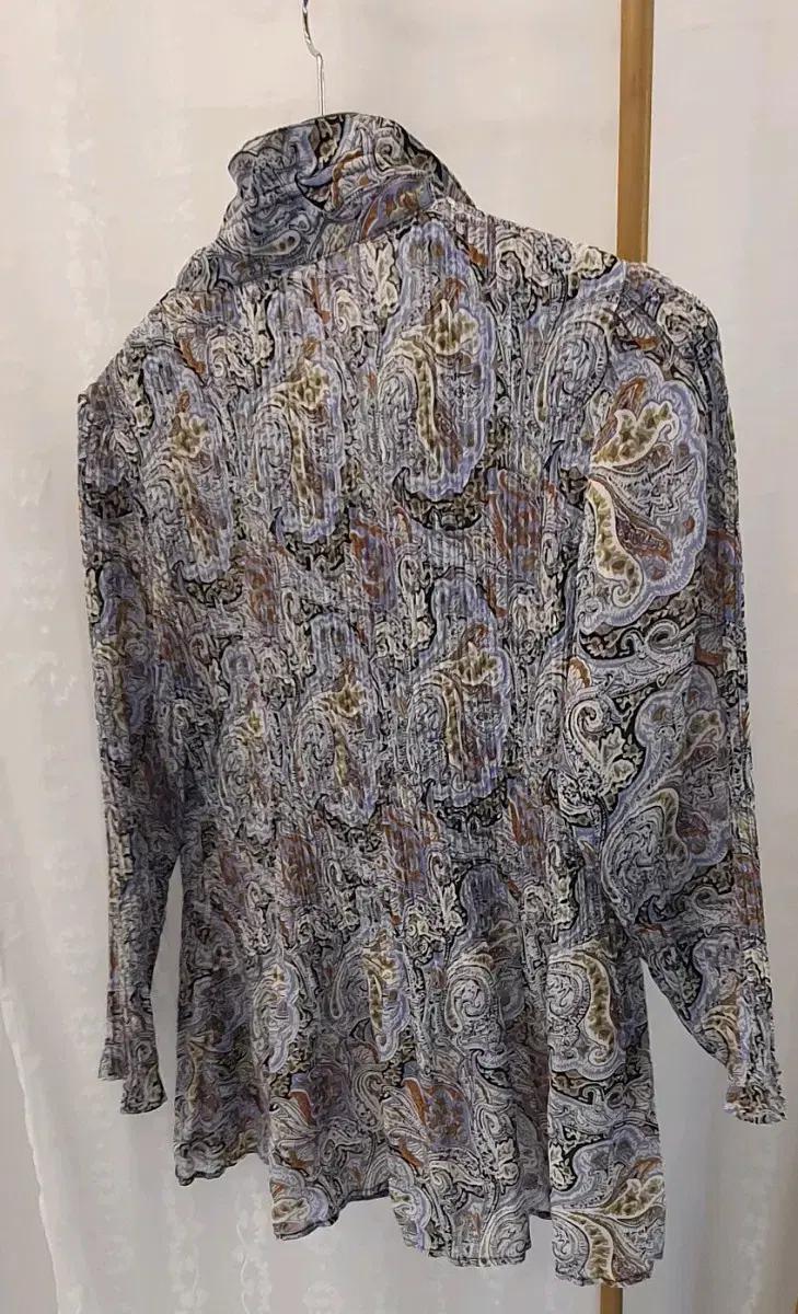 여성블라우스(봄여름용)M 일본제품 얇아요