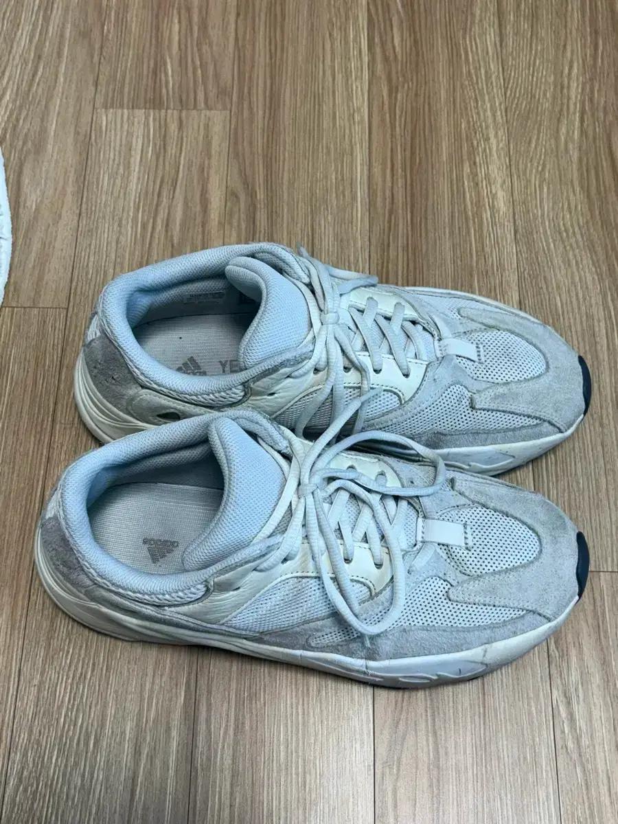 아디다스 이지부스트 700 아날로그 270