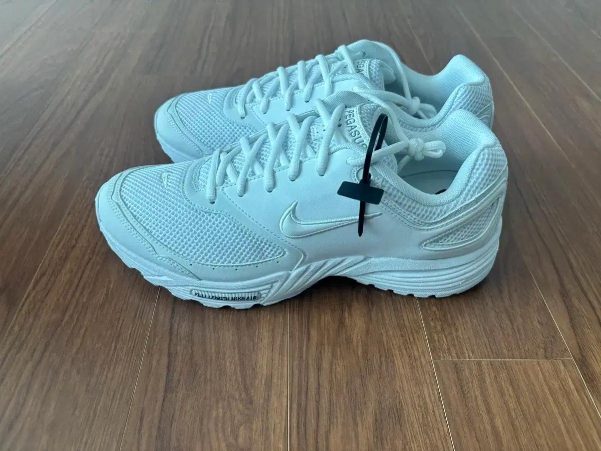 나이키 x 꼼데가르송 옴므 플러스 에어 페가수스 2005 화이트 모델 판