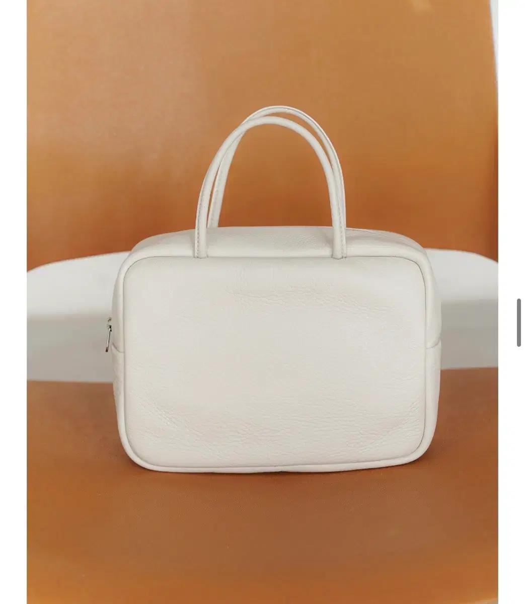 유라고 가방 square top handle bag 아이보리