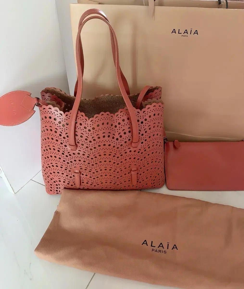 알라이아 미나백 alaia 알라이아 가방 알라이아 토트백 펀칭백