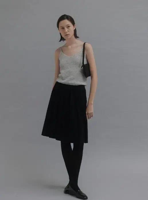 낫띵리튼 knife pleated mid-skirt