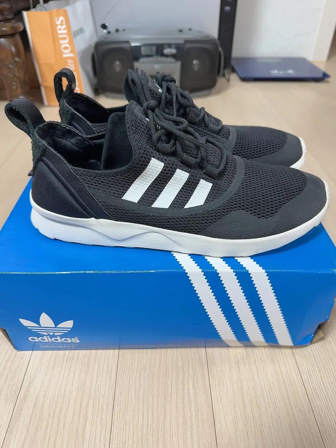 [280] 아디다스 검흰 운동화