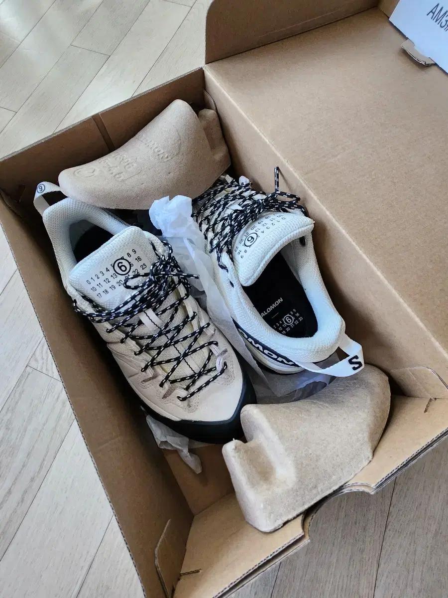 살로몬 마르지엘라 MM6 220