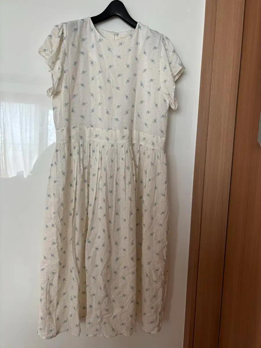 세컨드드레스 잔꽃 플로럴 피크닉 롱원피스 등원룩 맘룩 임부복