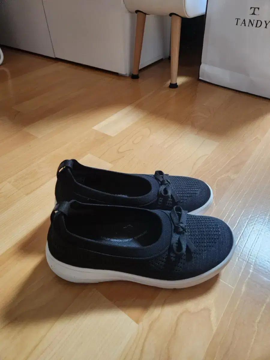 핏플랍 FFSO5E004KB 여성플랫슈즈 니트 리본 블랙 240사이즈